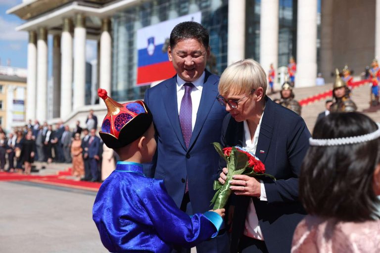 Бүгд Найрамдах Словени Улсын Ерөнхийлөгчийг албан ёсоор угтаж авлаа